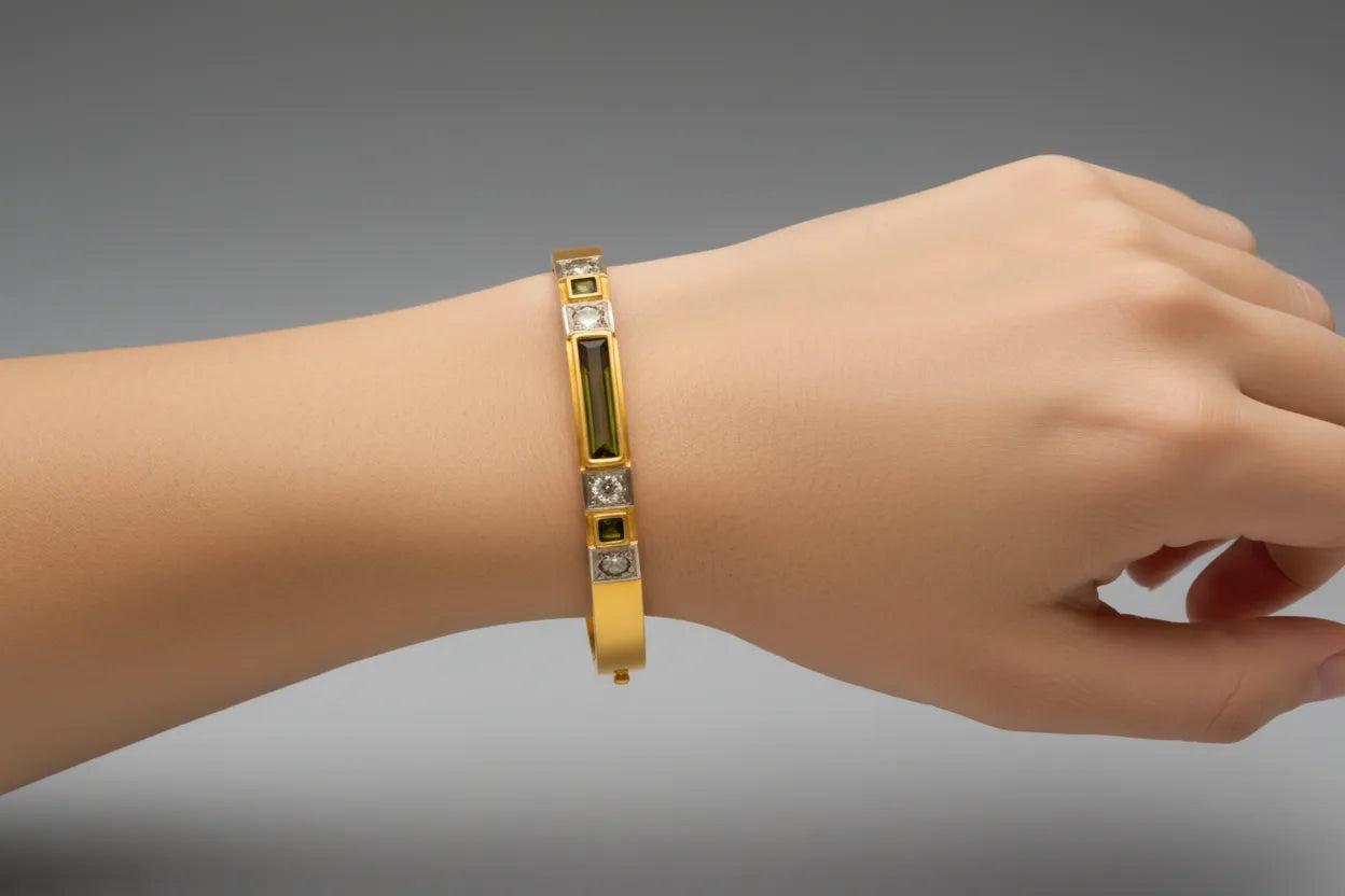 Bracelet in 18k gold with Green Tourmaline (Verdelite) and diamonds (C-03)