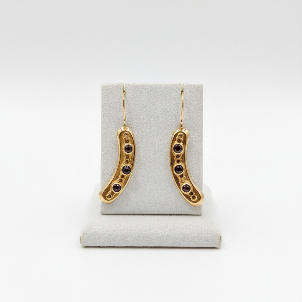 Earrings in 14k gold with Garnet