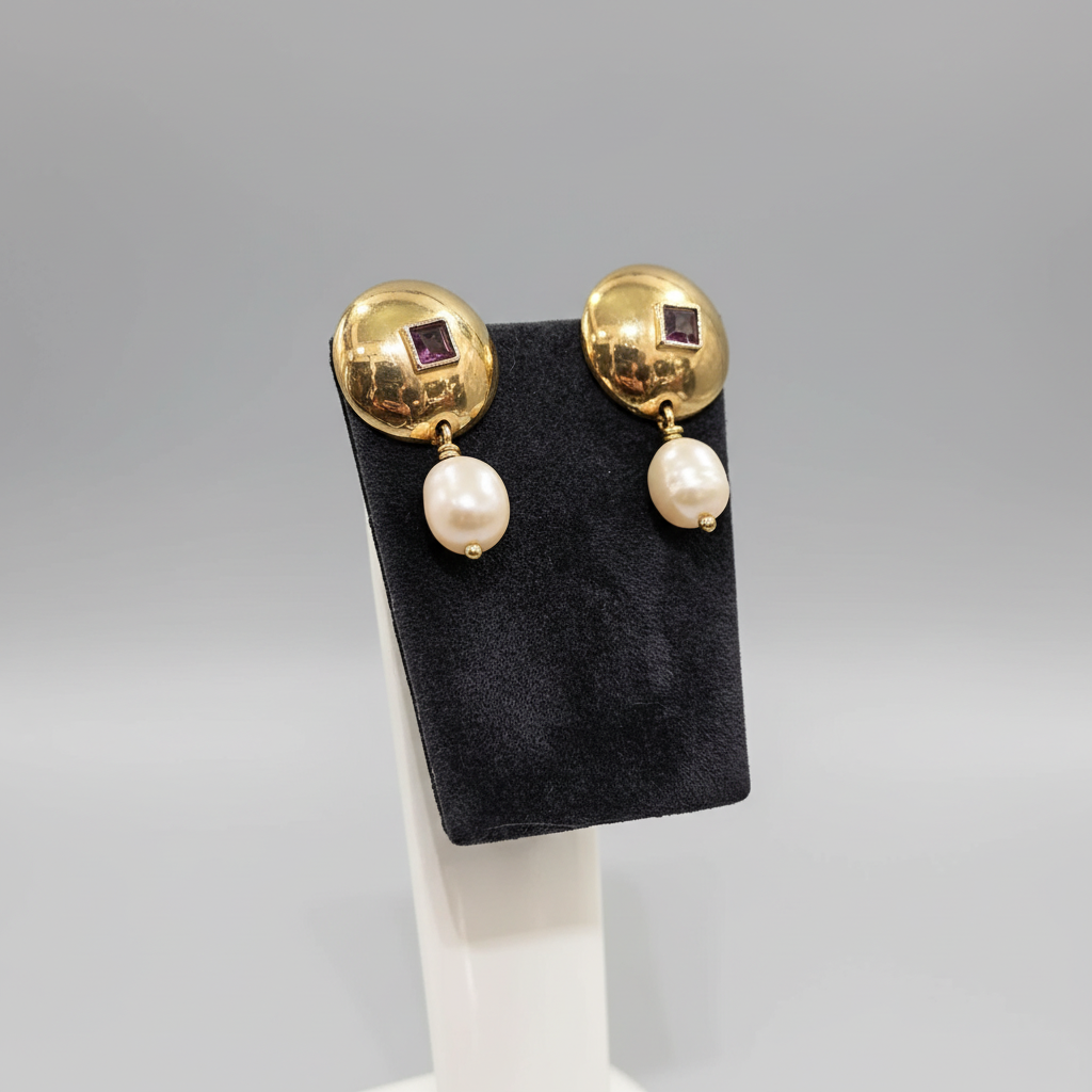 Earrings in 18k gold with a pearl