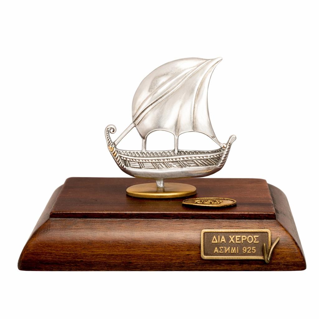 Handmade sailboat in sterling silver, Marine Gift (A-30-28)