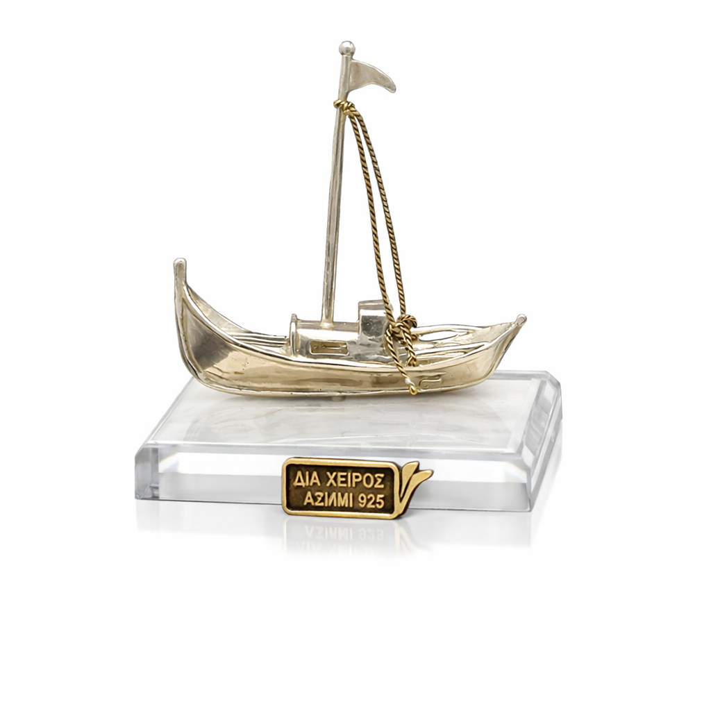 Handmade sailboat in sterling silver Nautical Decor (A-36-31)
