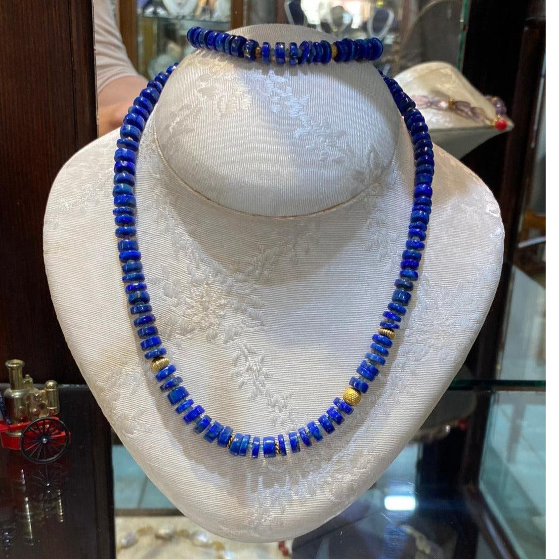 Jewellery set in 18k Gold with Lapis Lazuli