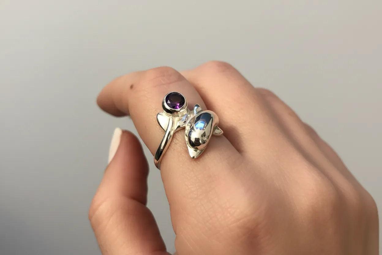 Minoan Dolphin Head and tail Ring in sterling silver with a zircon (DT-82)