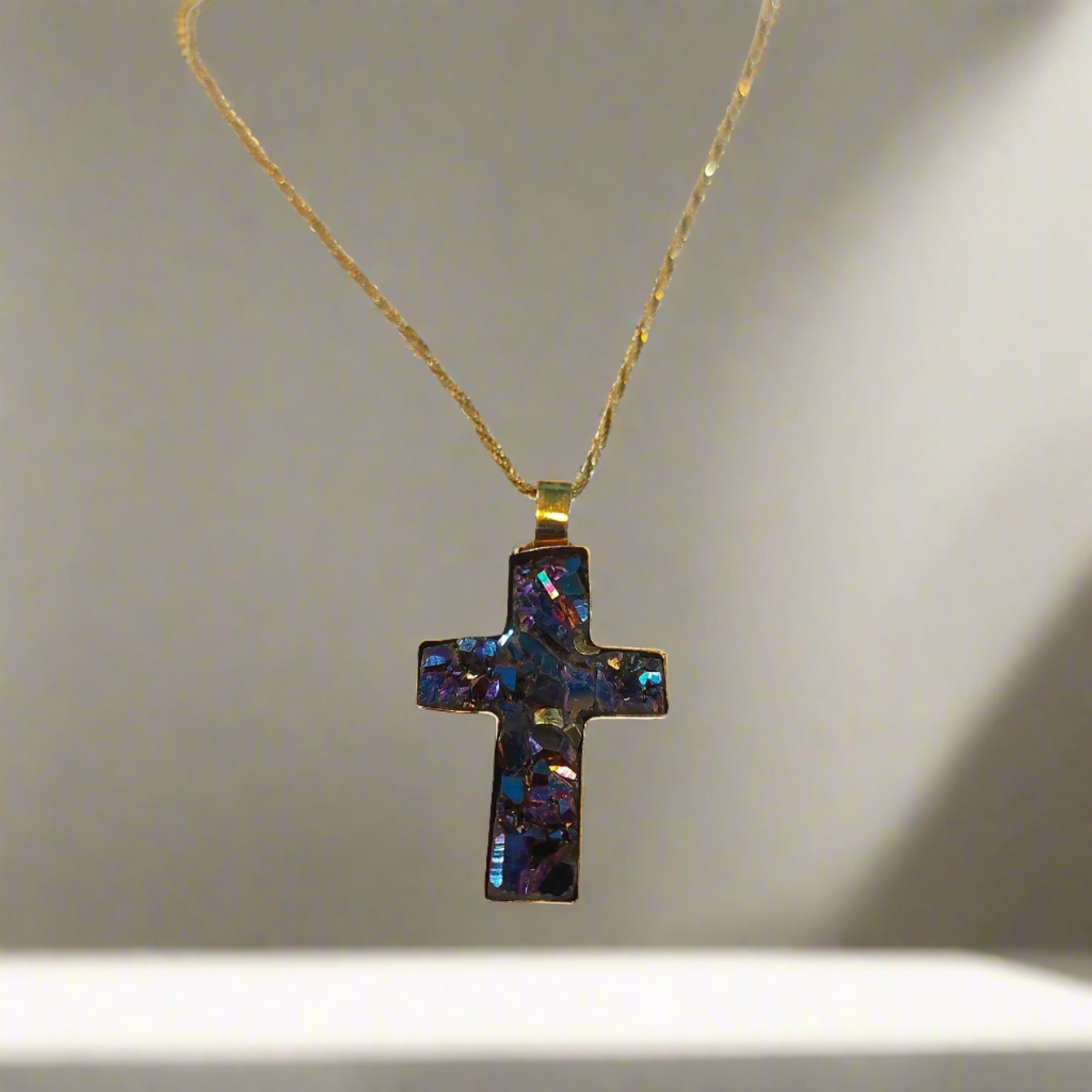 Necklace in 14k gold chain with a 18k gold cross in quartz - Dinos-Virginia