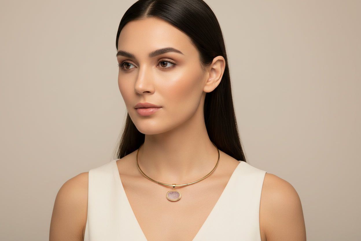 Necklace in 14k gold with a seal stone on a chalcedony