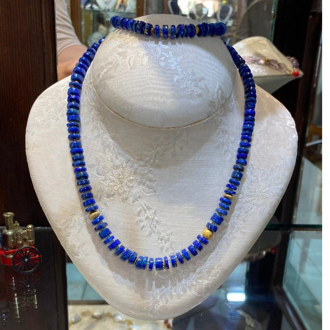 Jewellery set in 18k Gold with Lapis Lazuli