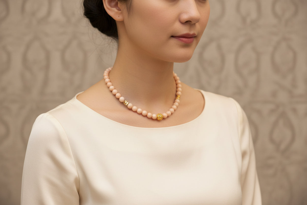 Necklace in 18k gold with Angel skin coral