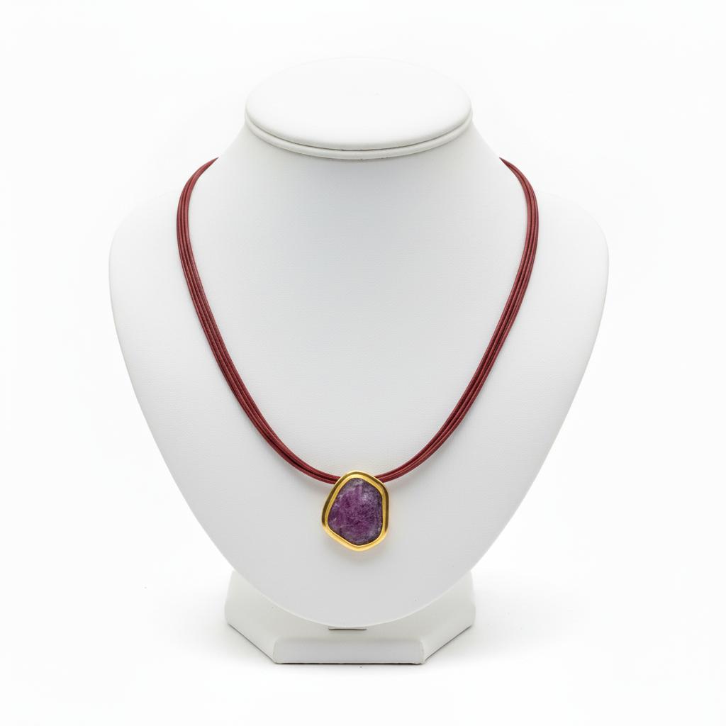 Necklace in 18k gold with a gemstone (PE-110)