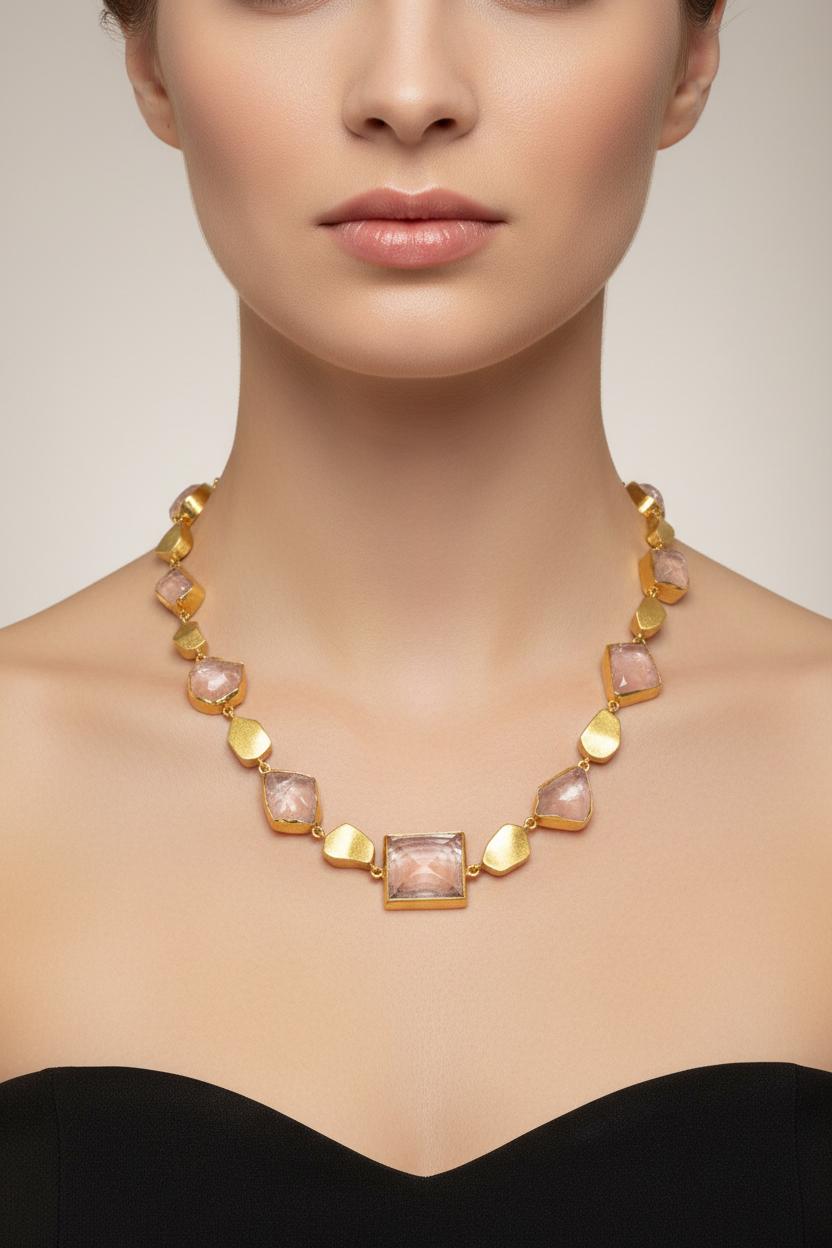 Necklace in Gold 18k & kunzite cabochon stones