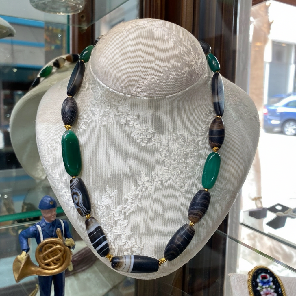 Necklace in Sardonyx stones & Solomon gemstone with 18k gold elements