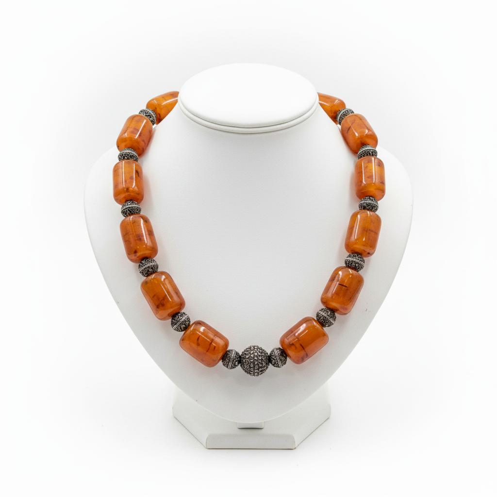 Necklace in sterling silver with authentic amber