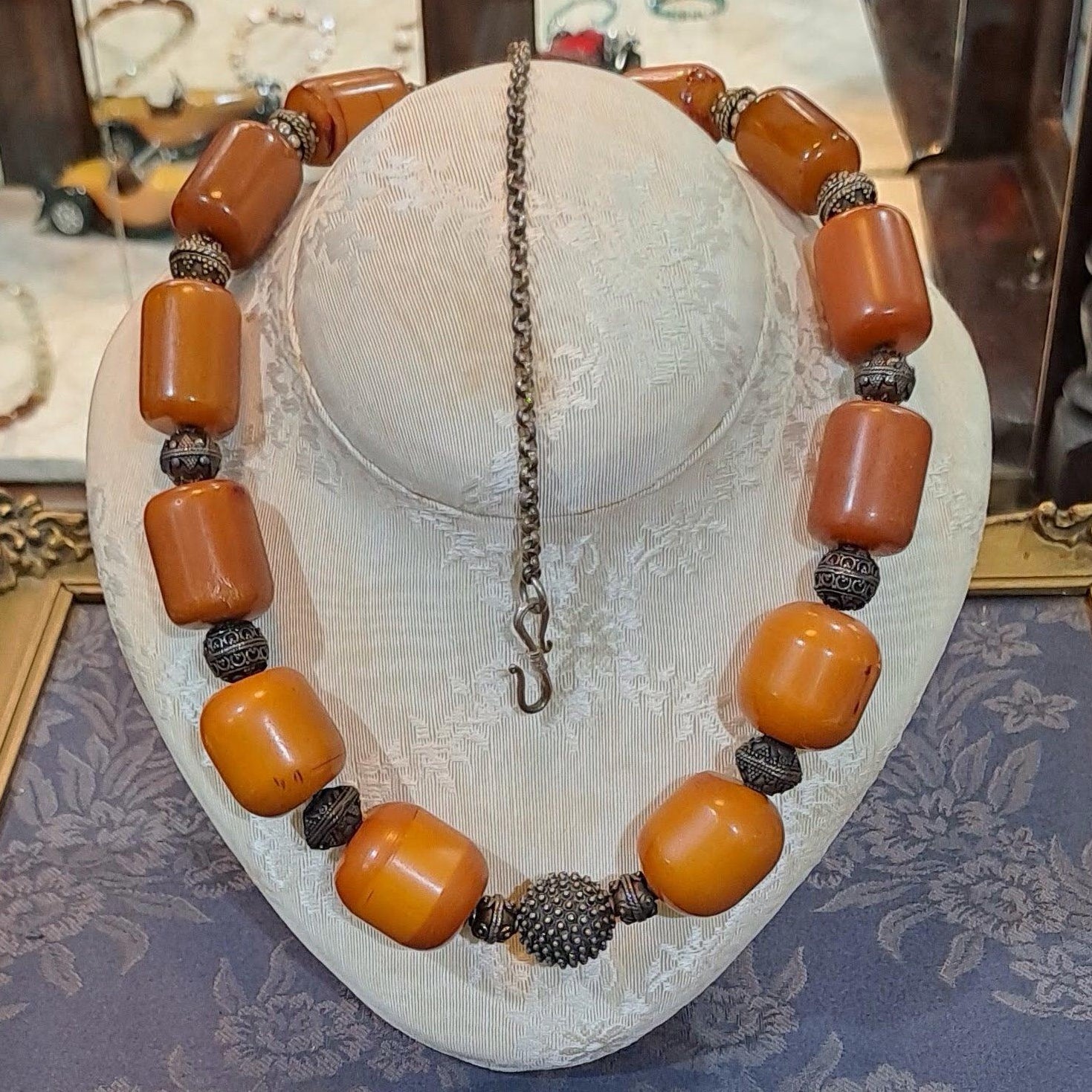 Necklace in sterling silver with authentic amber