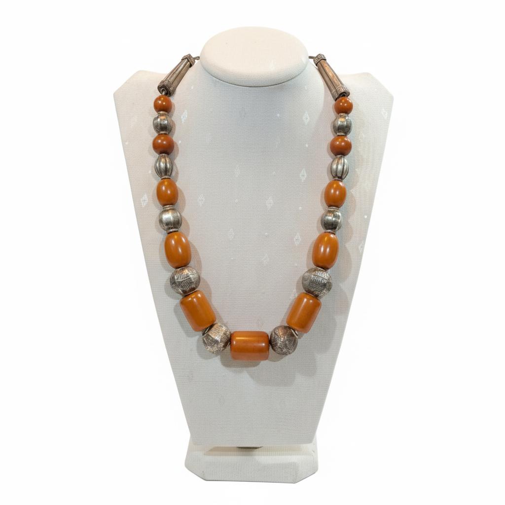 Necklace in sterling silver with old amber