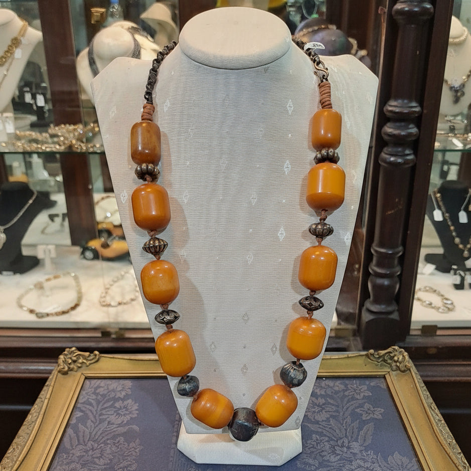 Necklace in sterling silver with old amber