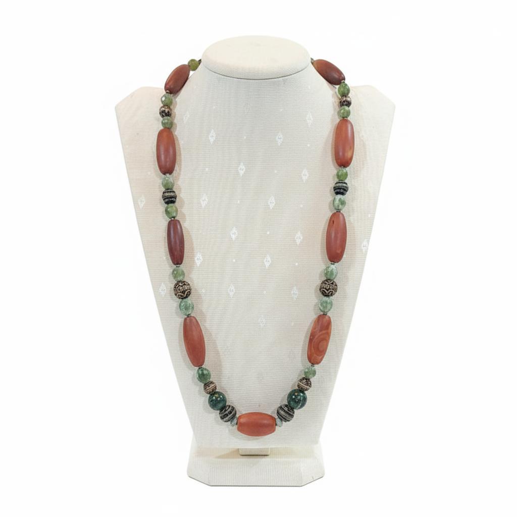 Necklace in sterling silver with old benzahir stones and old carnelian