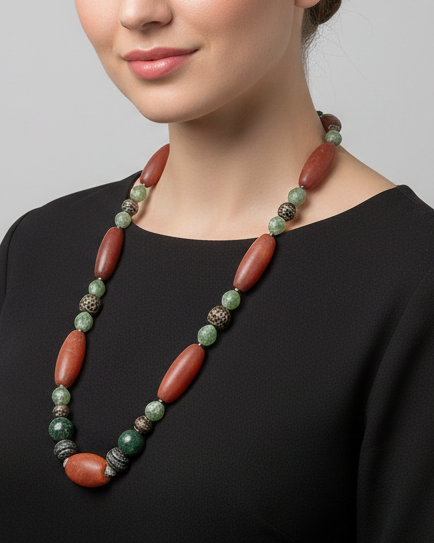 Necklace in sterling silver with old benzahir stones and old carnelian