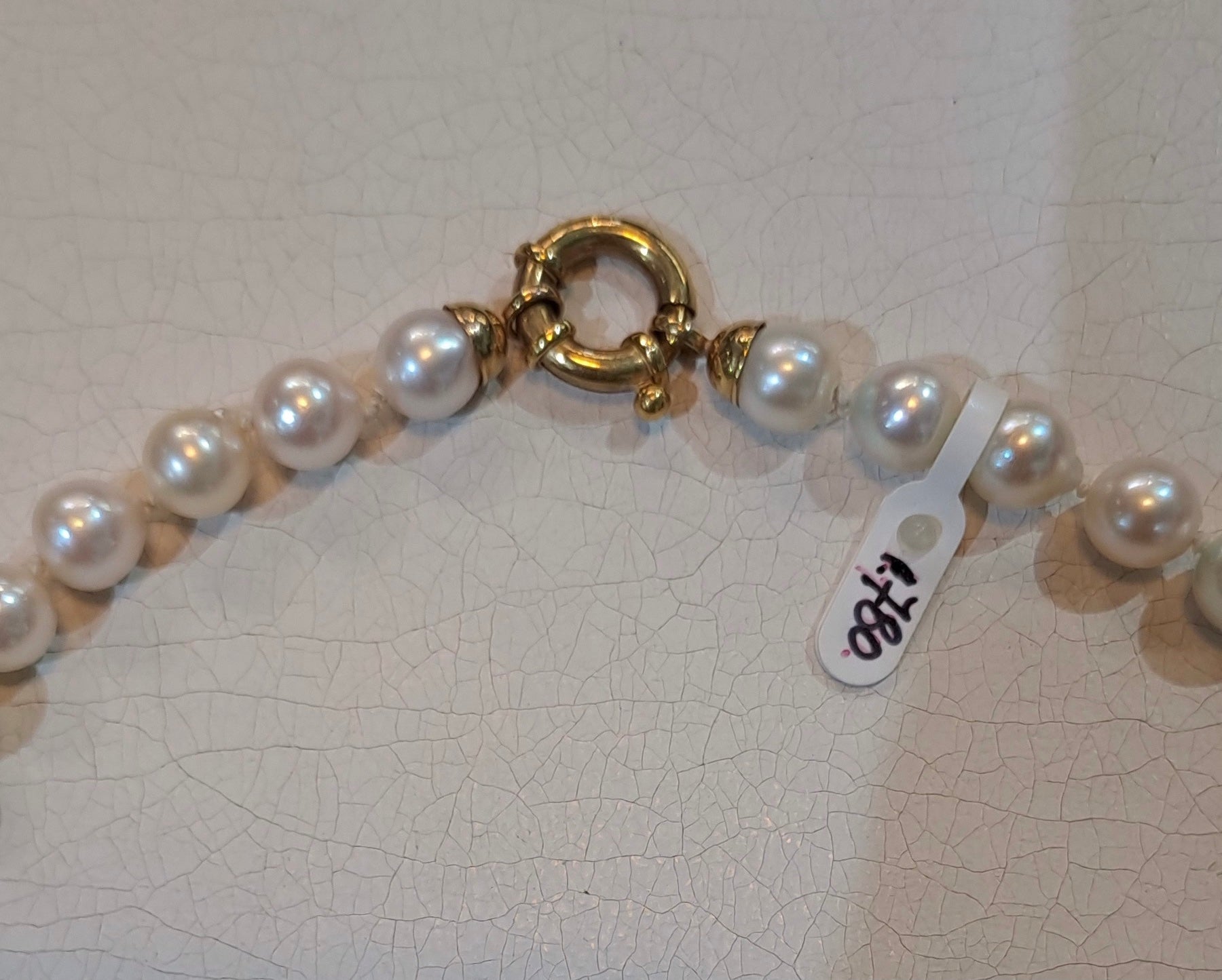 Necklace with white Aqua pearls and 18k gold closure - Dinos-Virginia