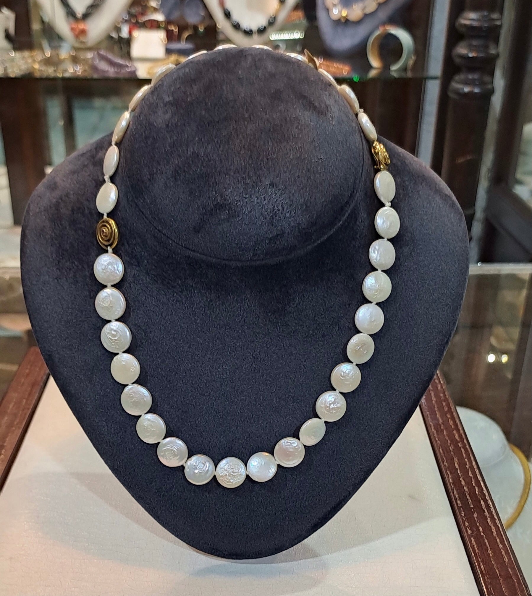 Necklace with white Keisi pearls and 18k gold elements - Dinos-Virginia