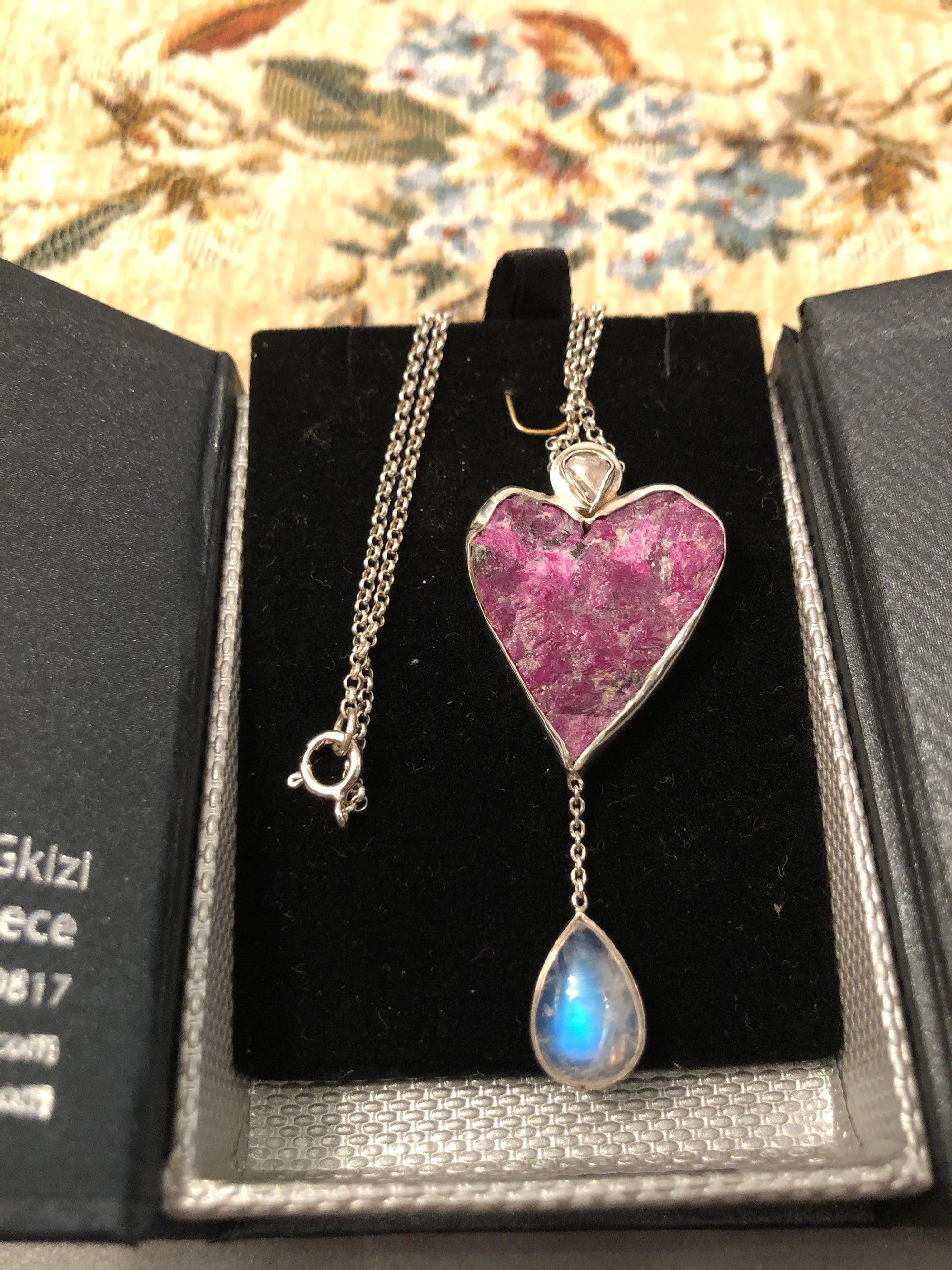 Pendant in Sterling silver, Raw diopside and moonstone diamond