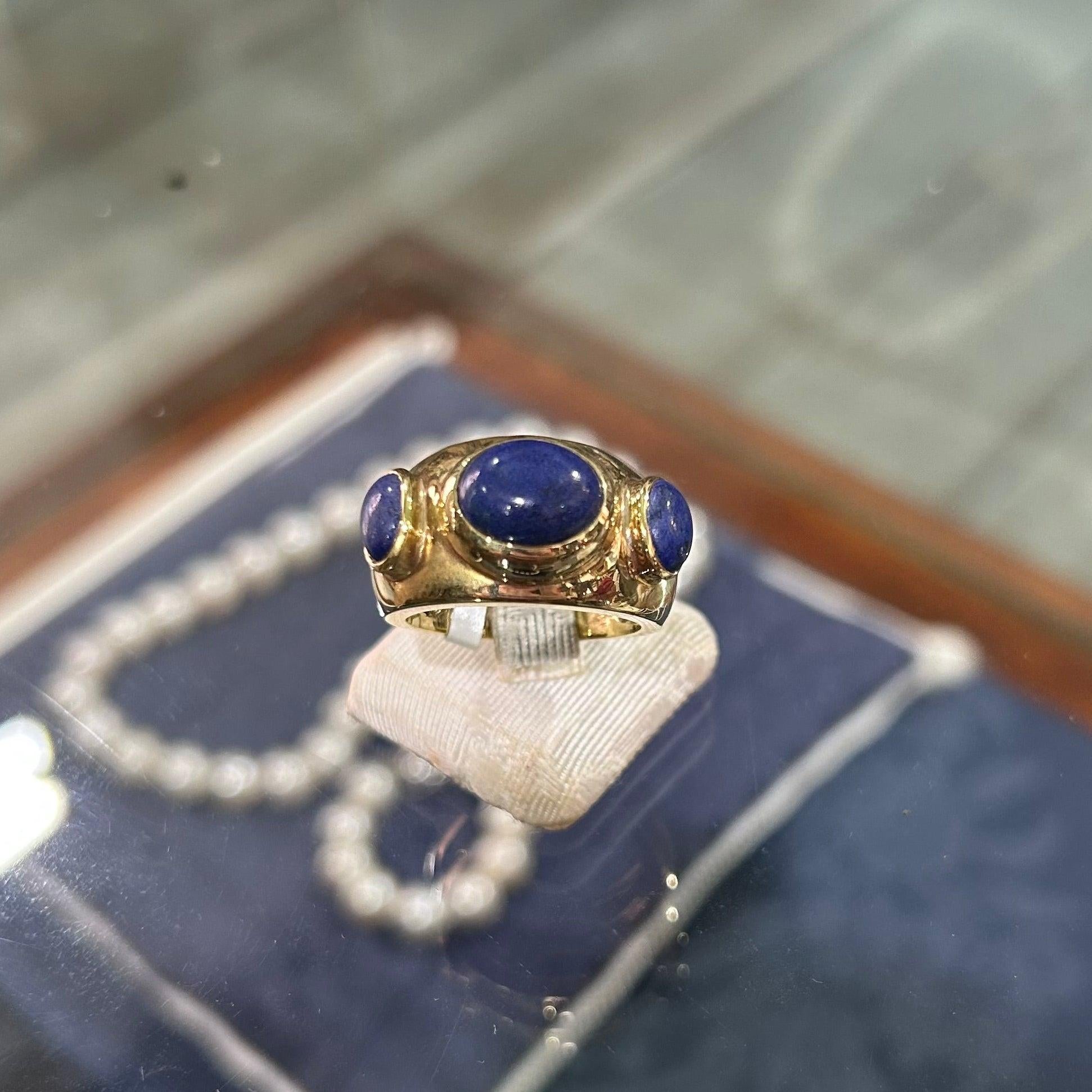 Ring in 14k gold with Lapis