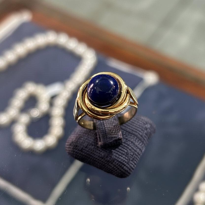 Ring in 14k gold with Lapis
