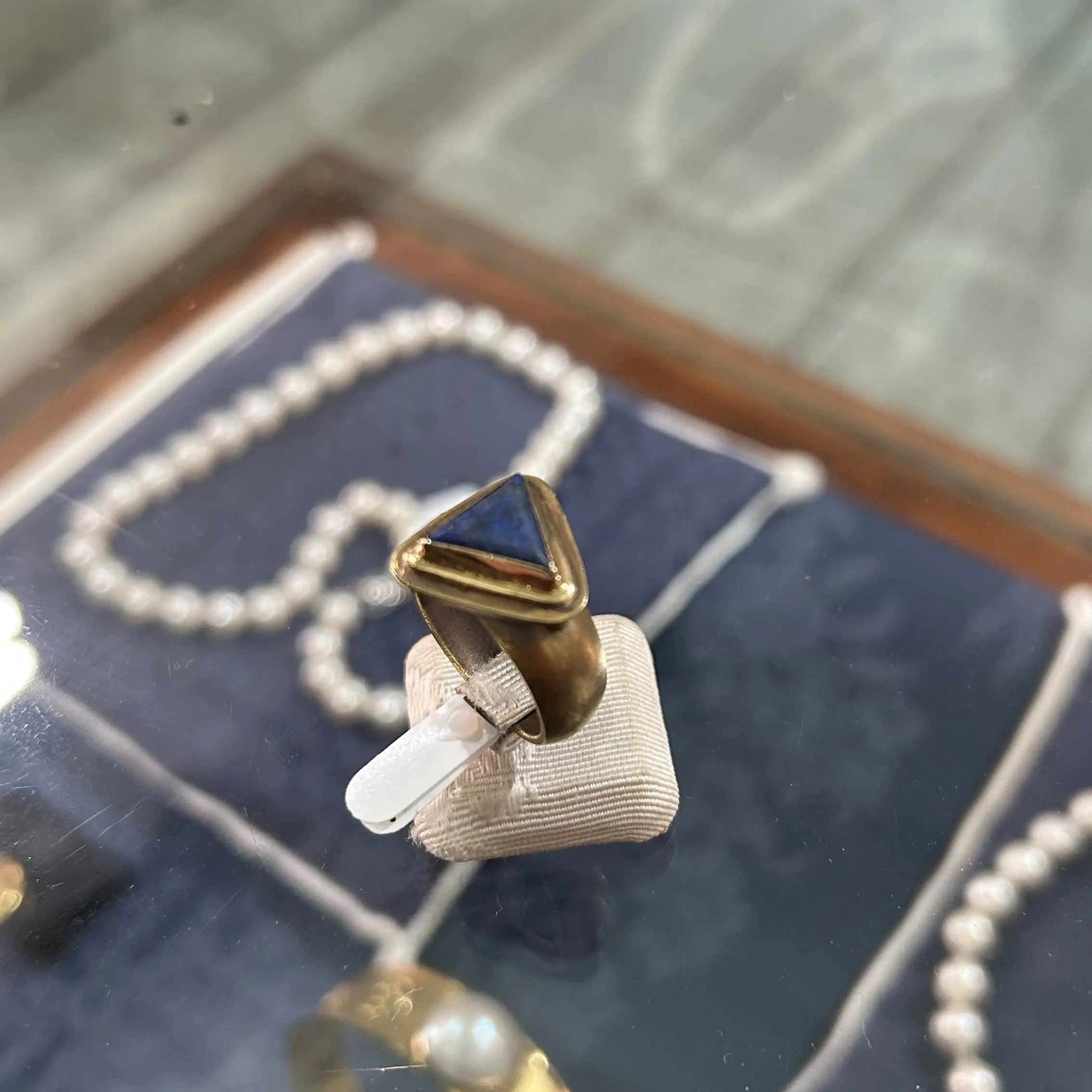 Ring in 14k gold with Lapis