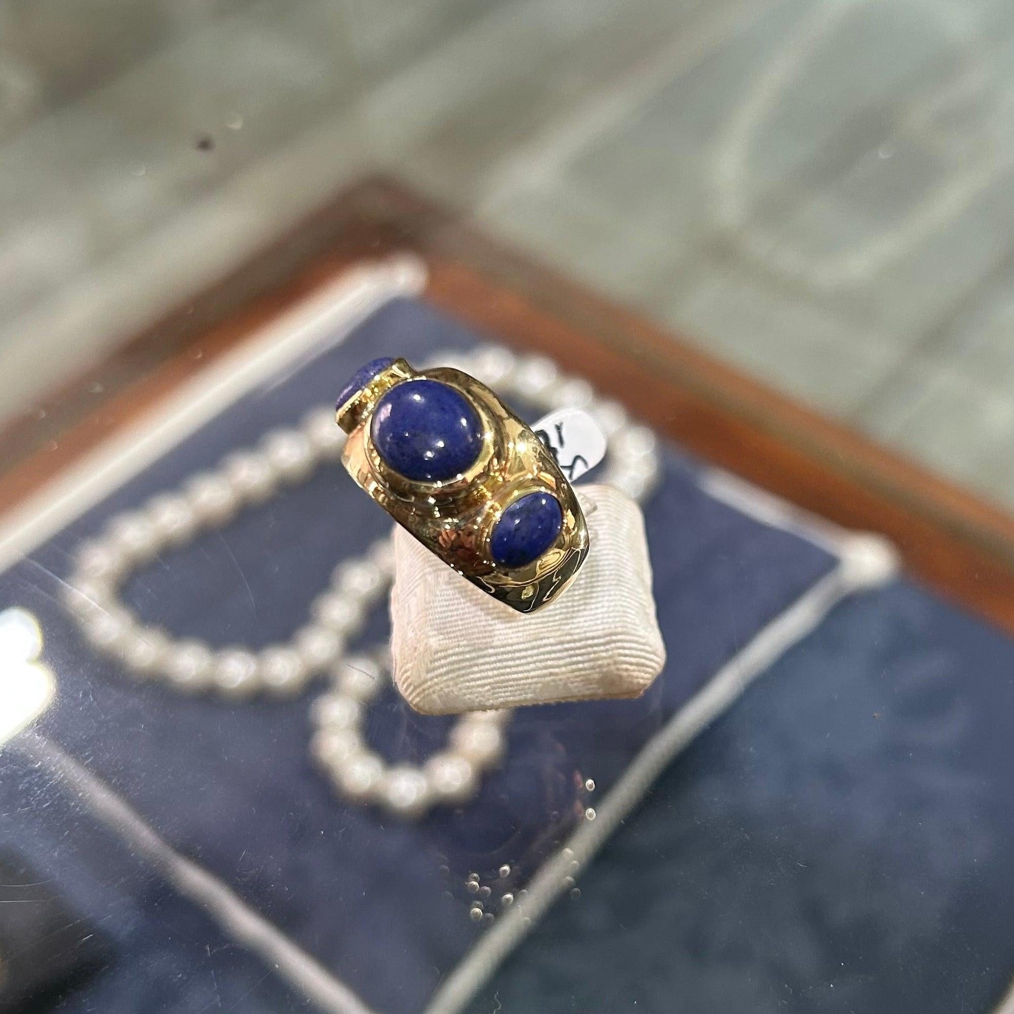 Ring in 14k gold with Lapis