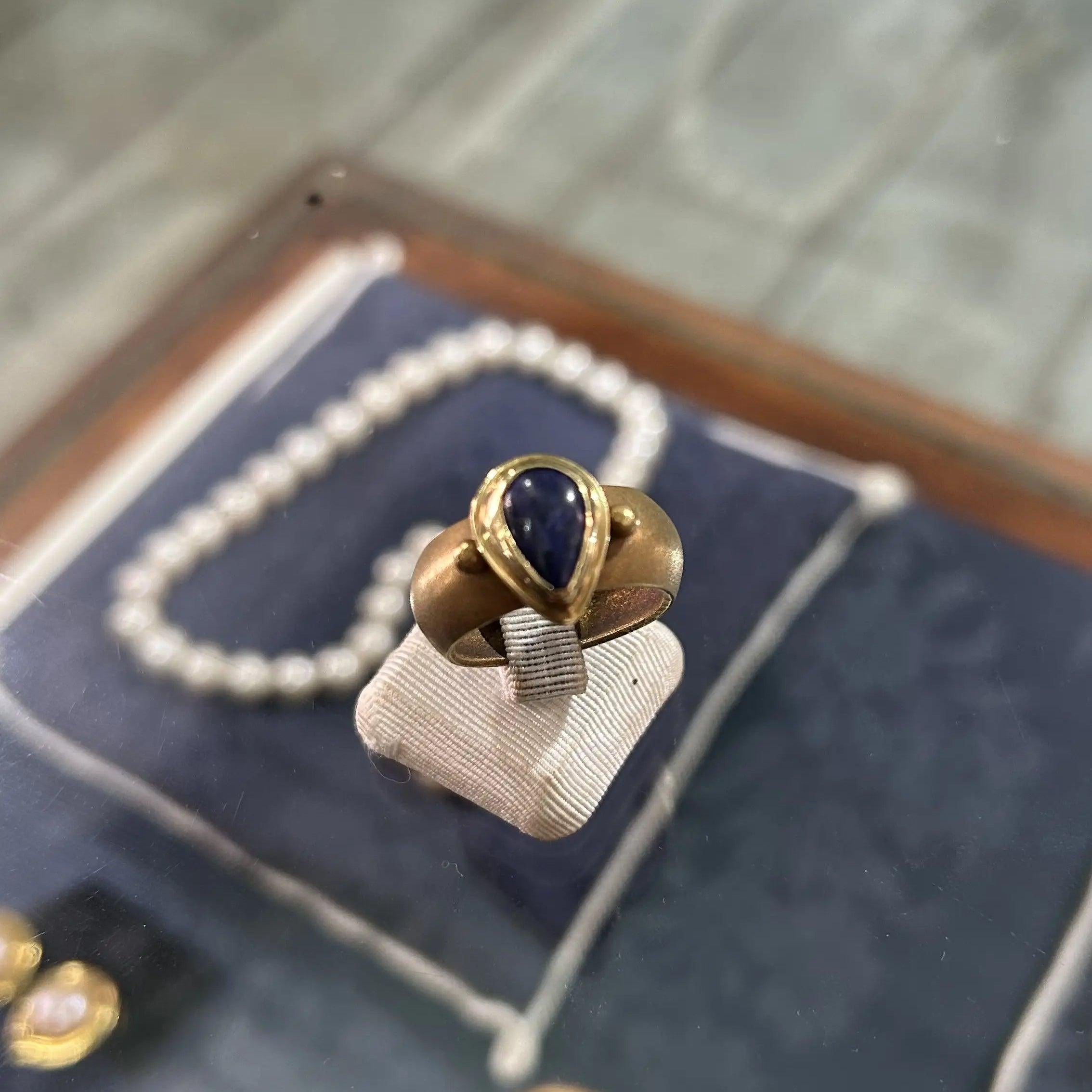 Ring in 14k gold with Lapis (B-153)