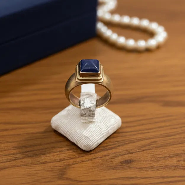 Ring in 14k gold with Lapis