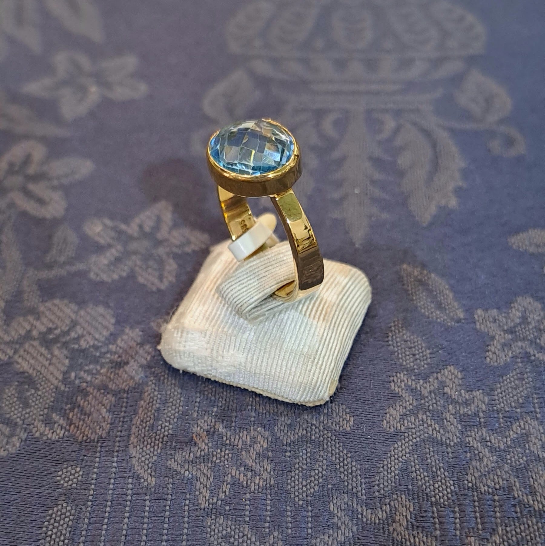 Ring in 14k gold with a blue topaz (B-122) - Dinos-Virginia