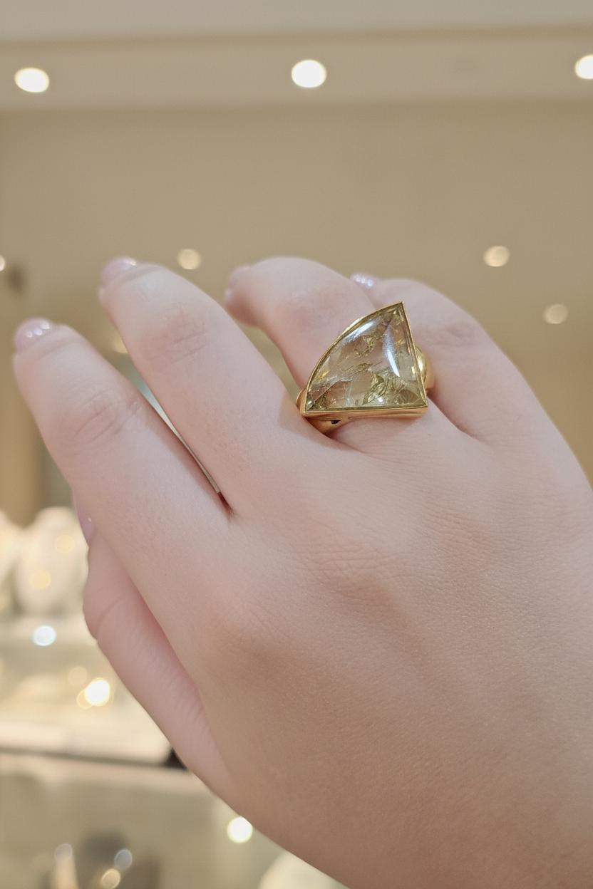 Ring in 18k Gold with Yellow Topaz stone 22.5 c. (B-67)