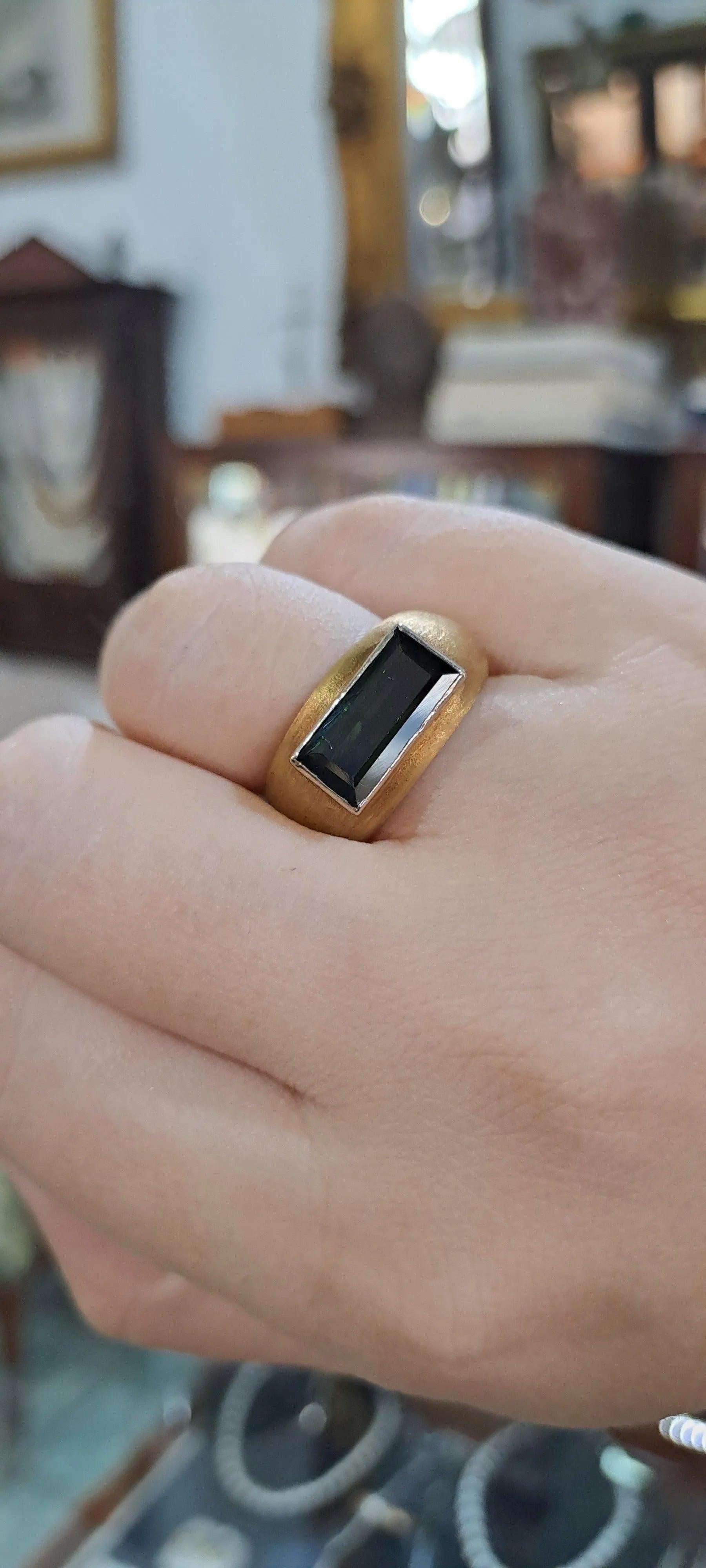 Ring in 18k Gold with a Green Tourmaline 5c (B-70)