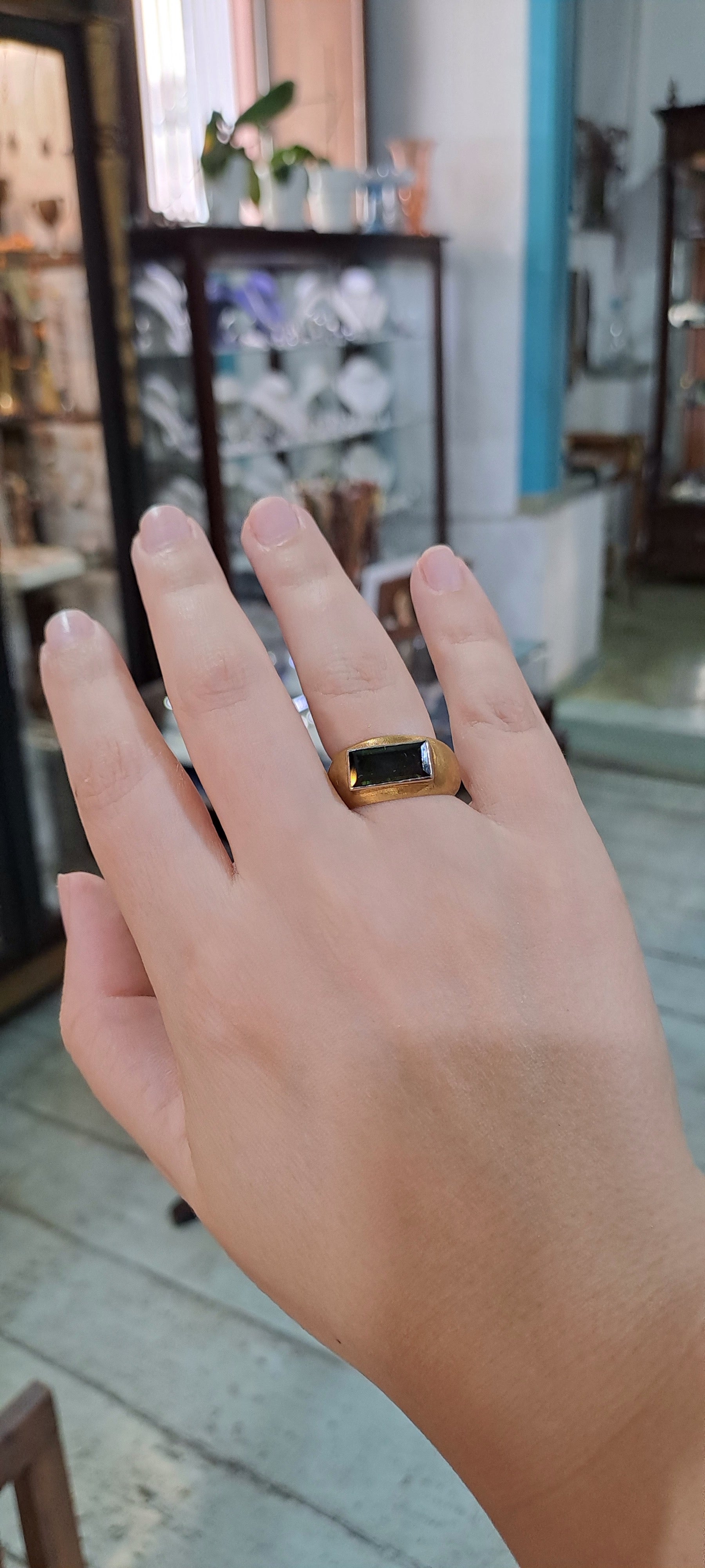 Ring in 18k Gold with a Green Tourmaline 5c (B-70)