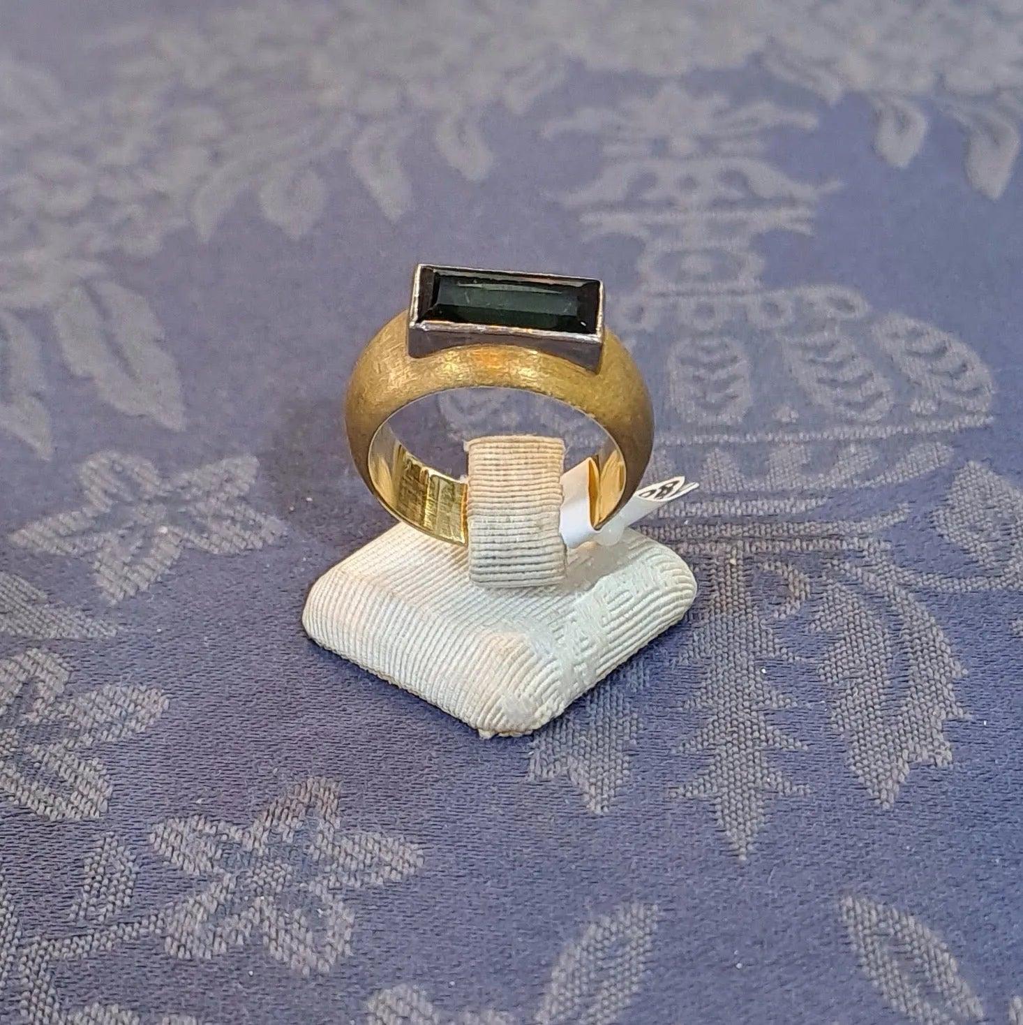 Ring in 18k Gold with a Green Tourmaline 5c (B-70)