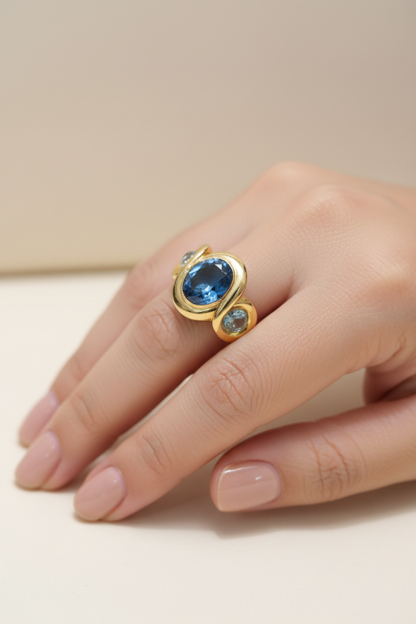 Ring in 18k Gold with a London Blue Topaz & Aquamarine Cabochon