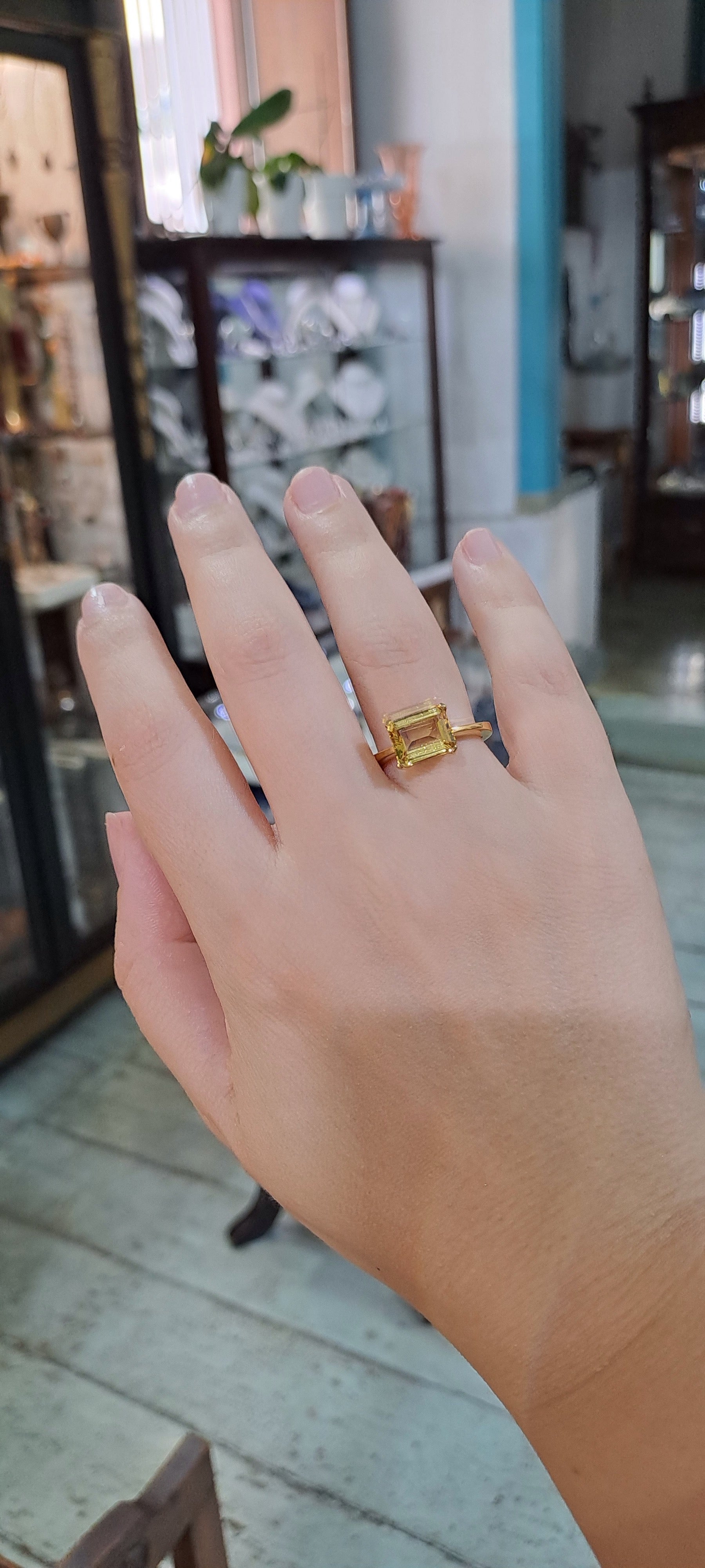 Ring in 18k Gold with a faceted citrine (B-51) - Dinos-Virginia