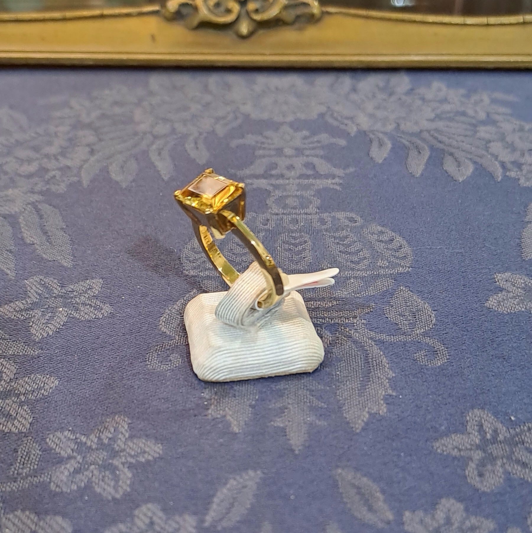 Ring in 18k Gold with a faceted citrine (B-51) - Dinos-Virginia