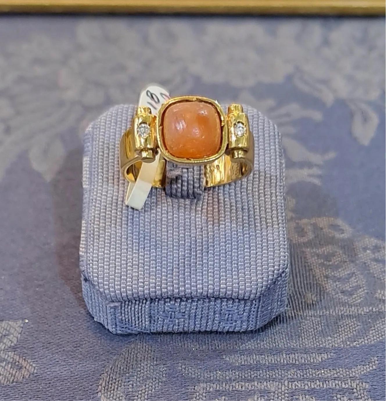 Ring in 18k Gold with red Amber and Brilliants (B-37)