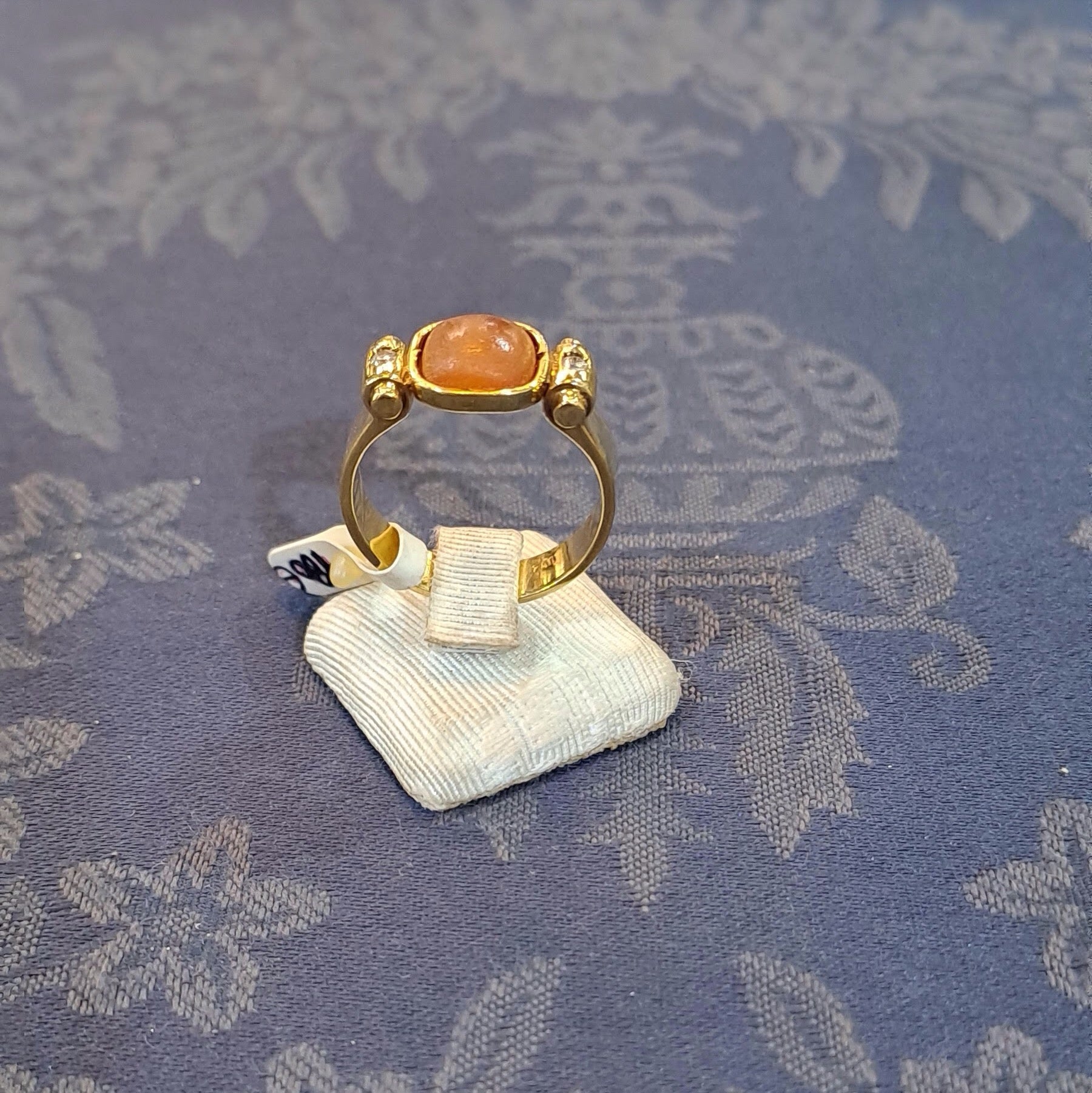 Ring in 18k Gold with red Amber and Brilliants (B-37)