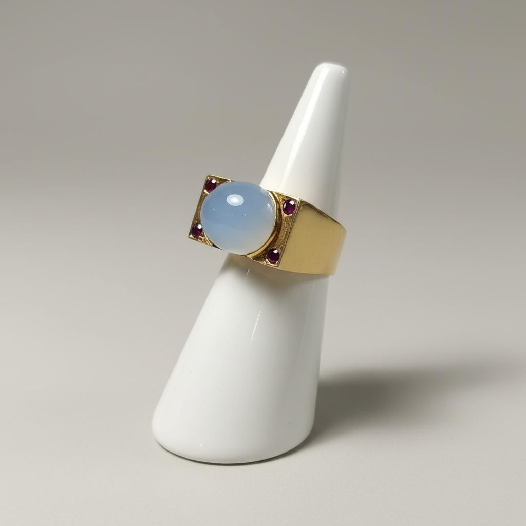 Ring in 18k gold with Chalcedony and rubies (B-133)