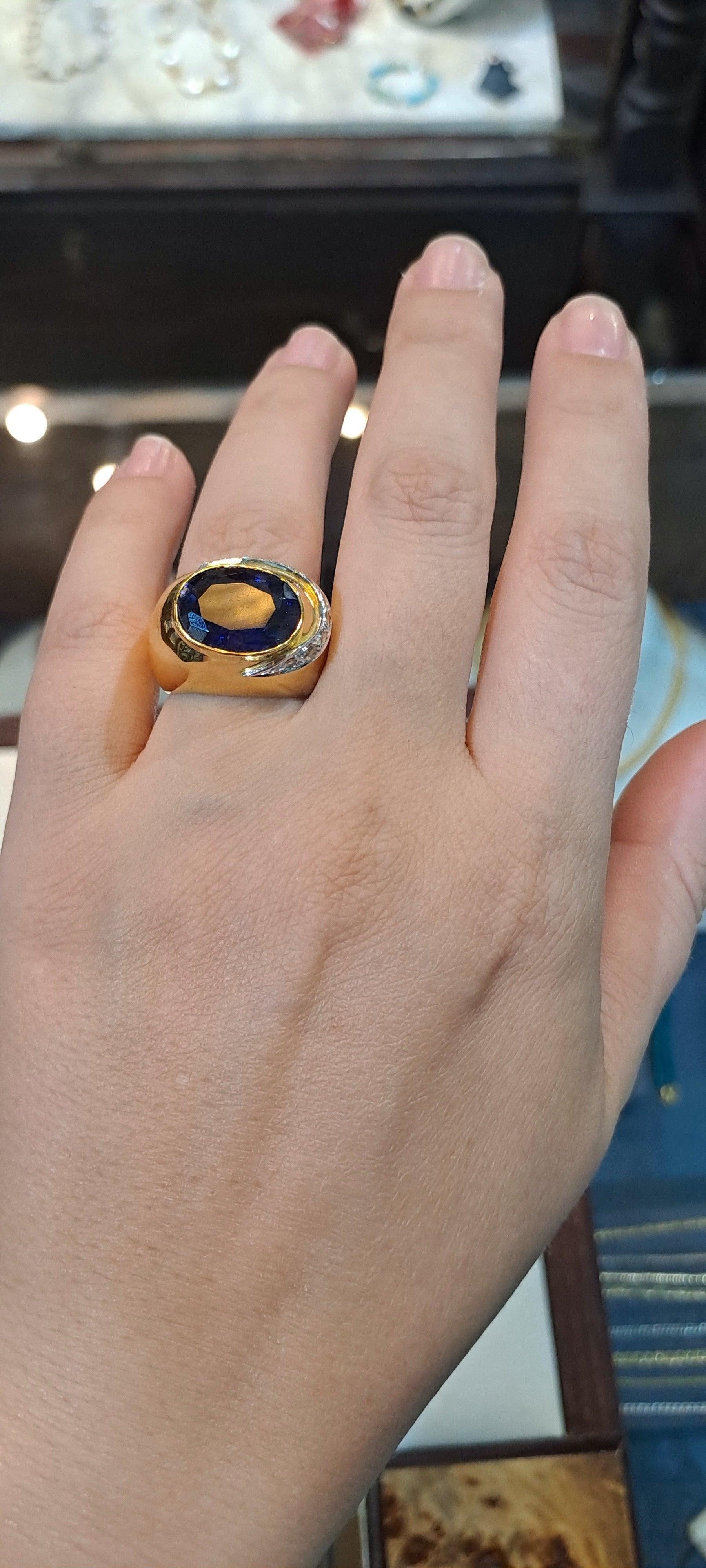 Ring in 18k gold with Iolite stone and brilliants (B-106)