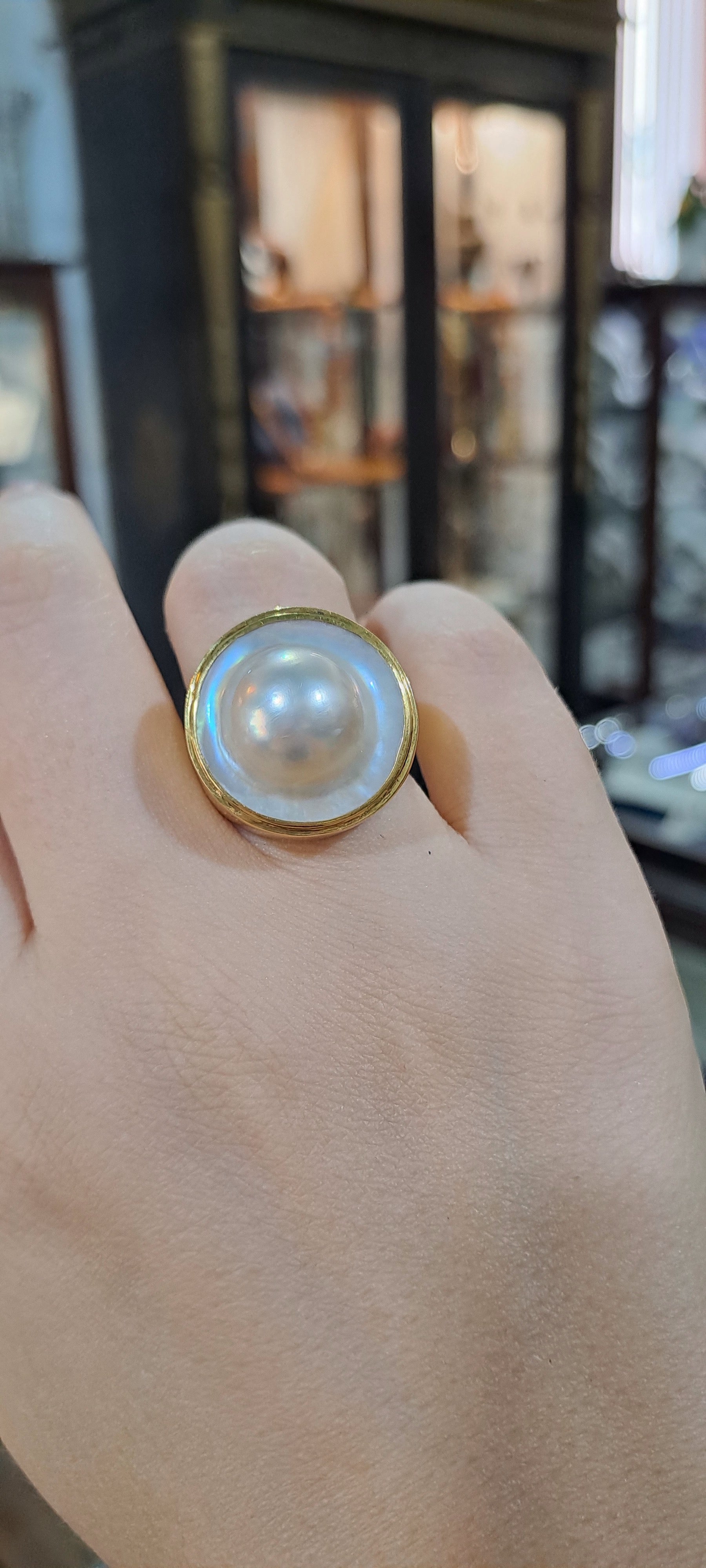 Ring in 18k gold with Mother of pearl (B-125) - Dinos-Virginia