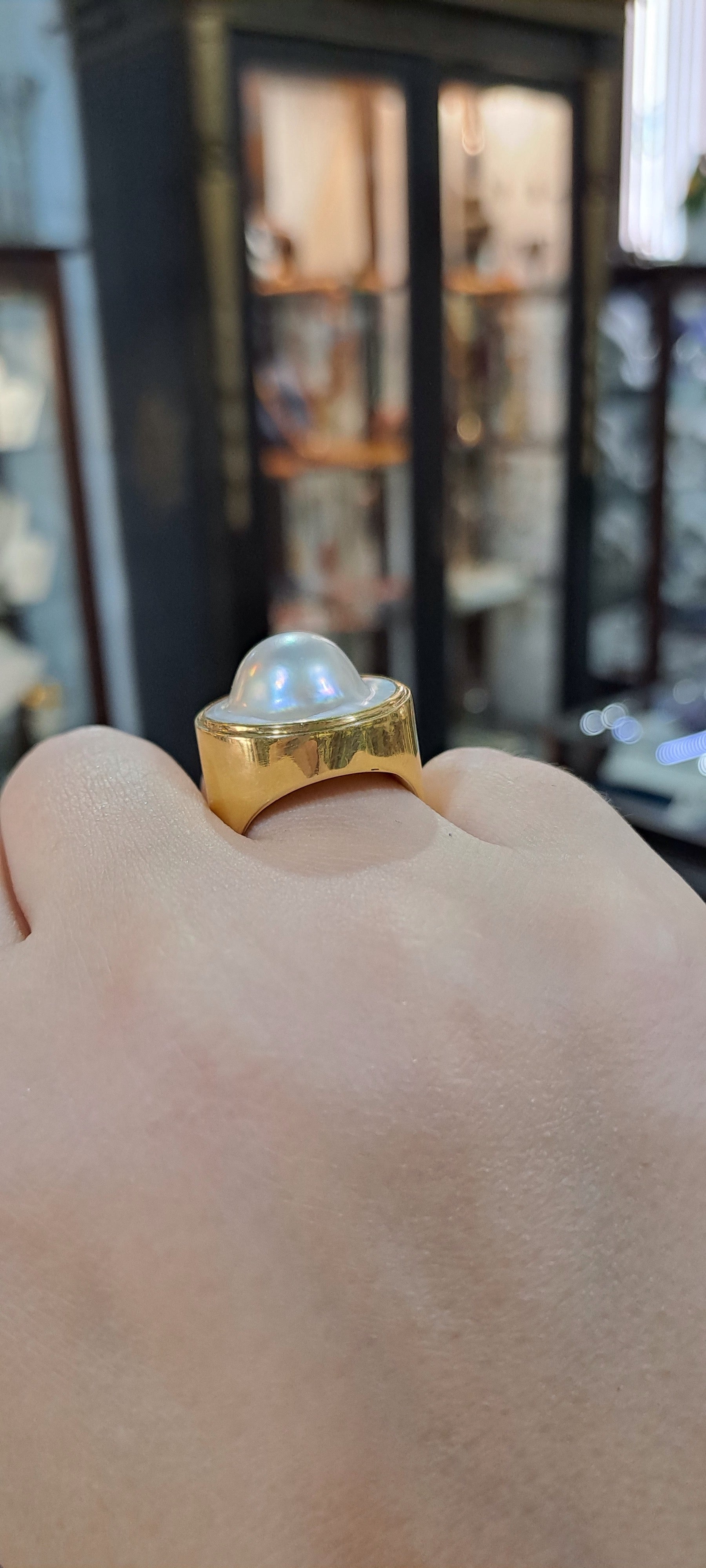 Ring in 18k gold with Mother of pearl (B-125) - Dinos-Virginia