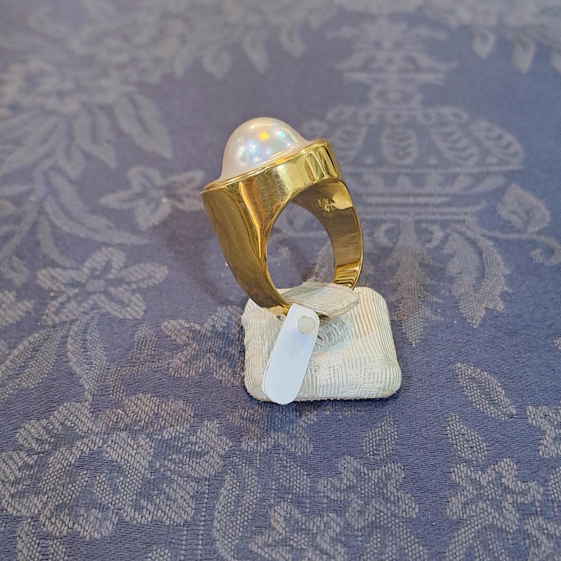 Ring in 18k gold with Mother of pearl (B-125)