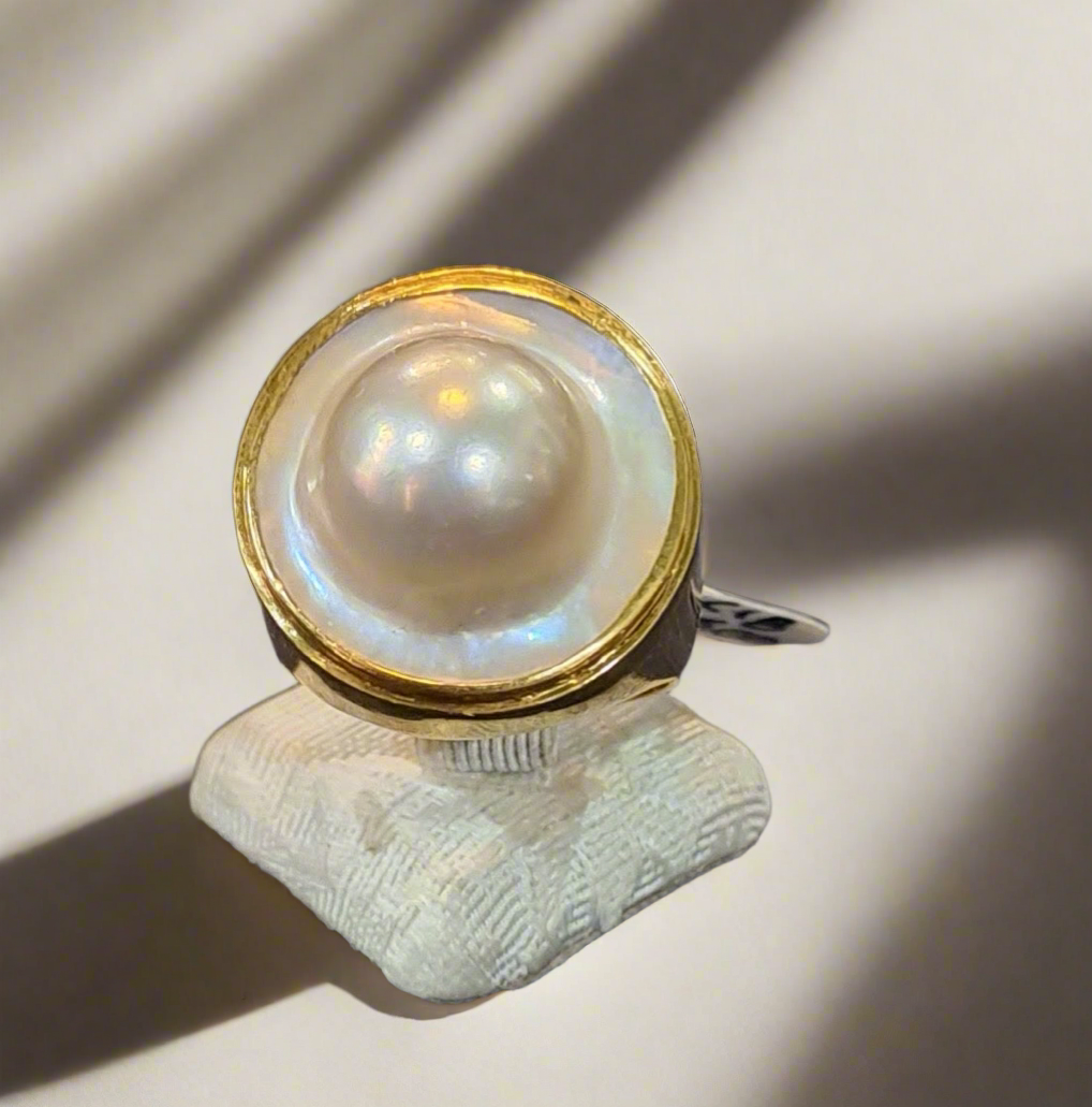 Ring in 18k gold with Mother of pearl (B-125) - Dinos-Virginia