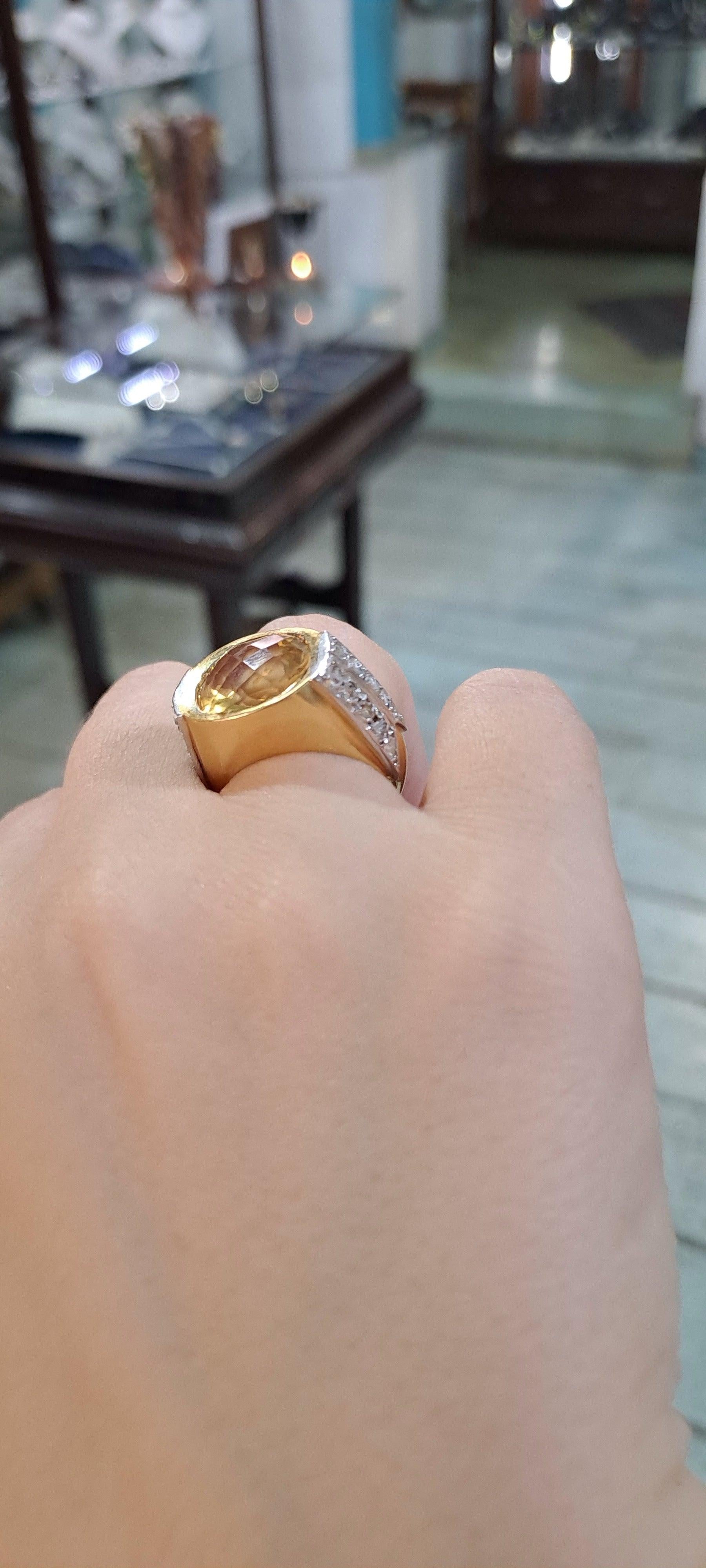 Ring in 18k gold with a citrine and brilliants (B-118)