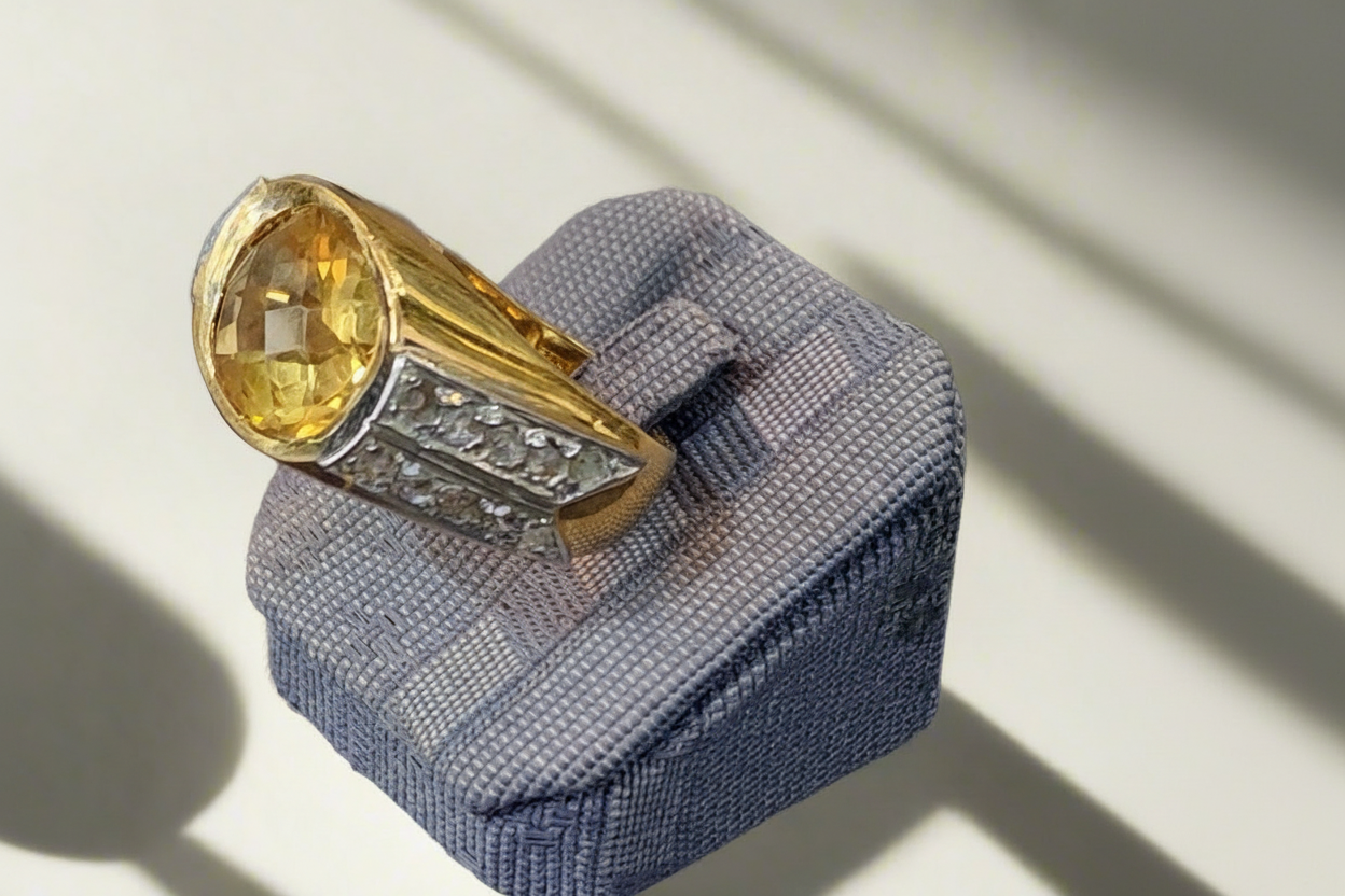 Ring in 18k gold with a citrine and brilliants (B-118)