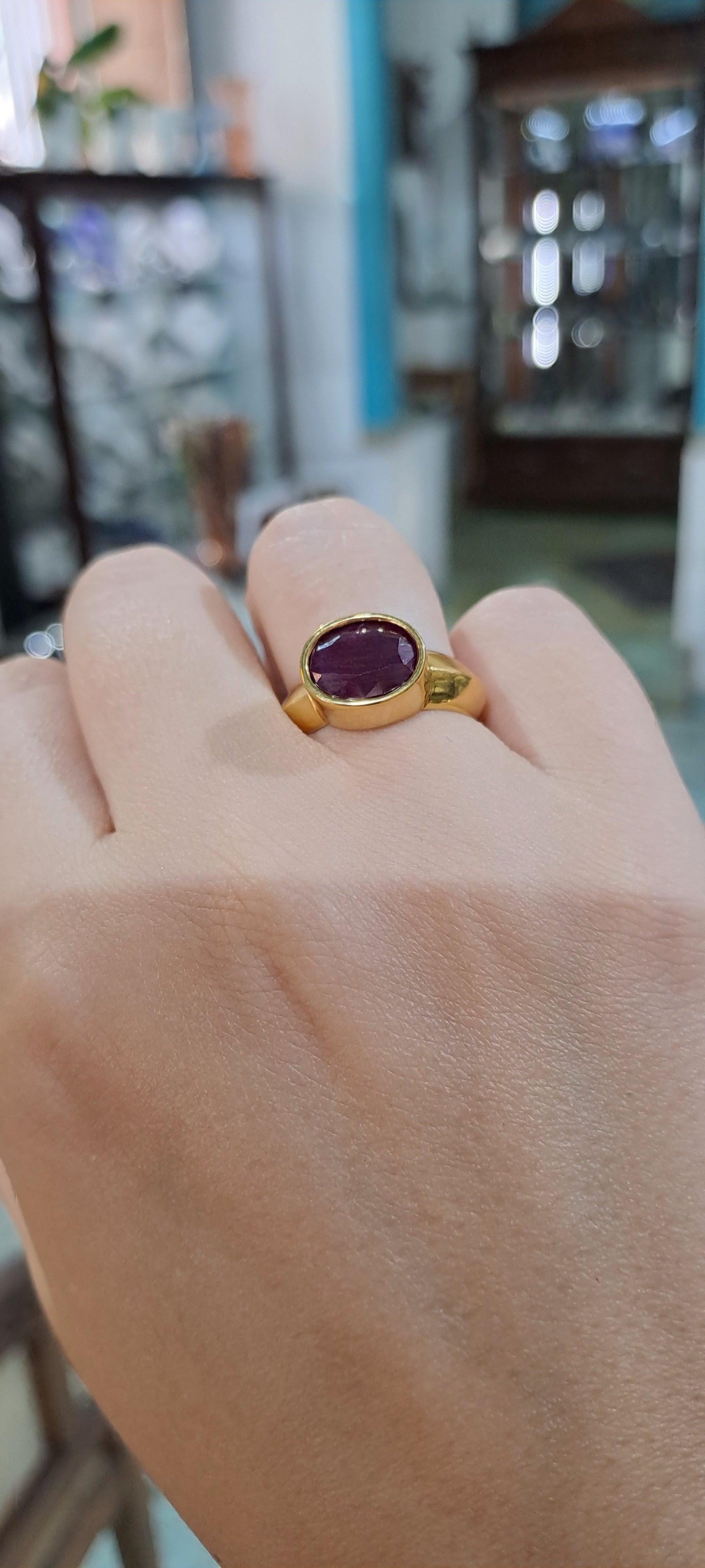 Ring in 18k gold with a ruby (B-119)
