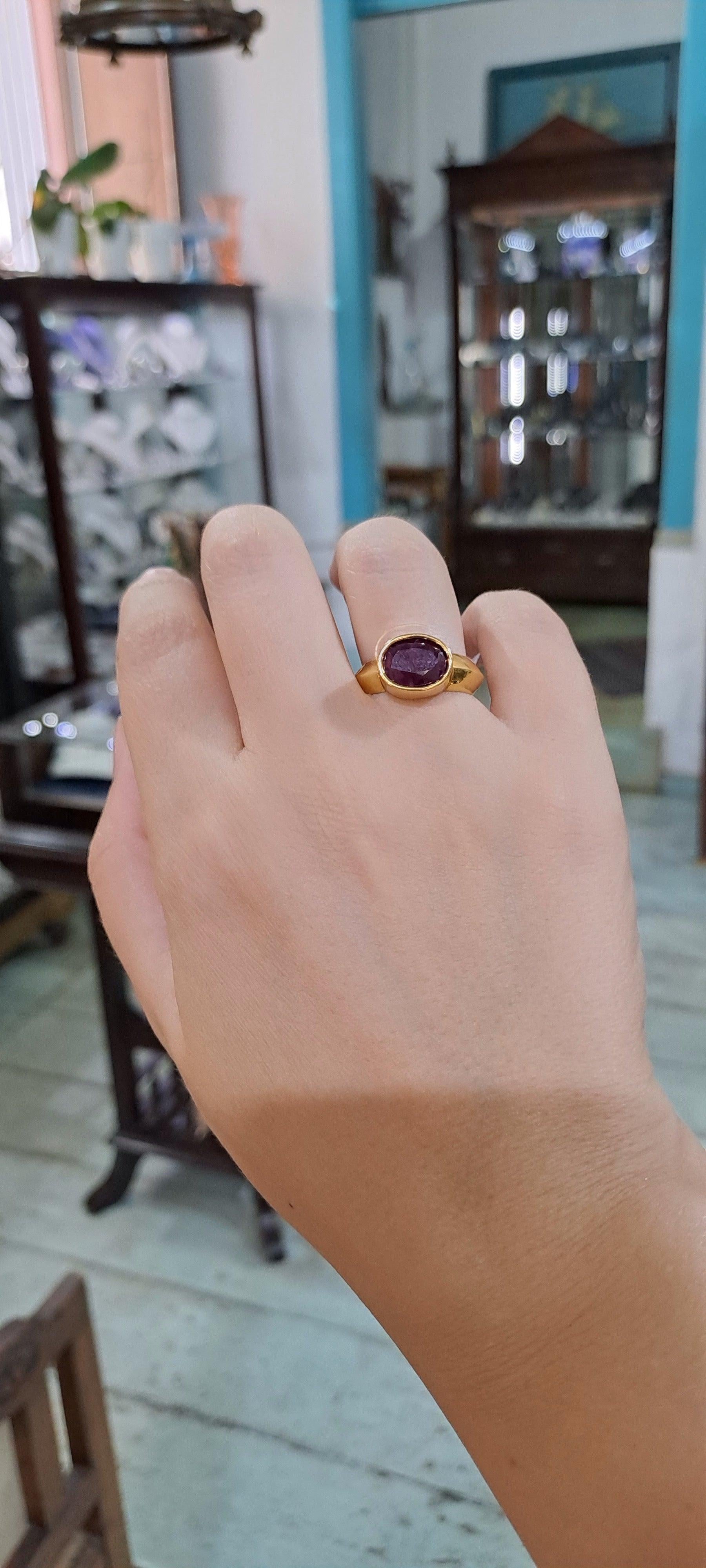 Ring in 18k gold with a ruby (B-119)