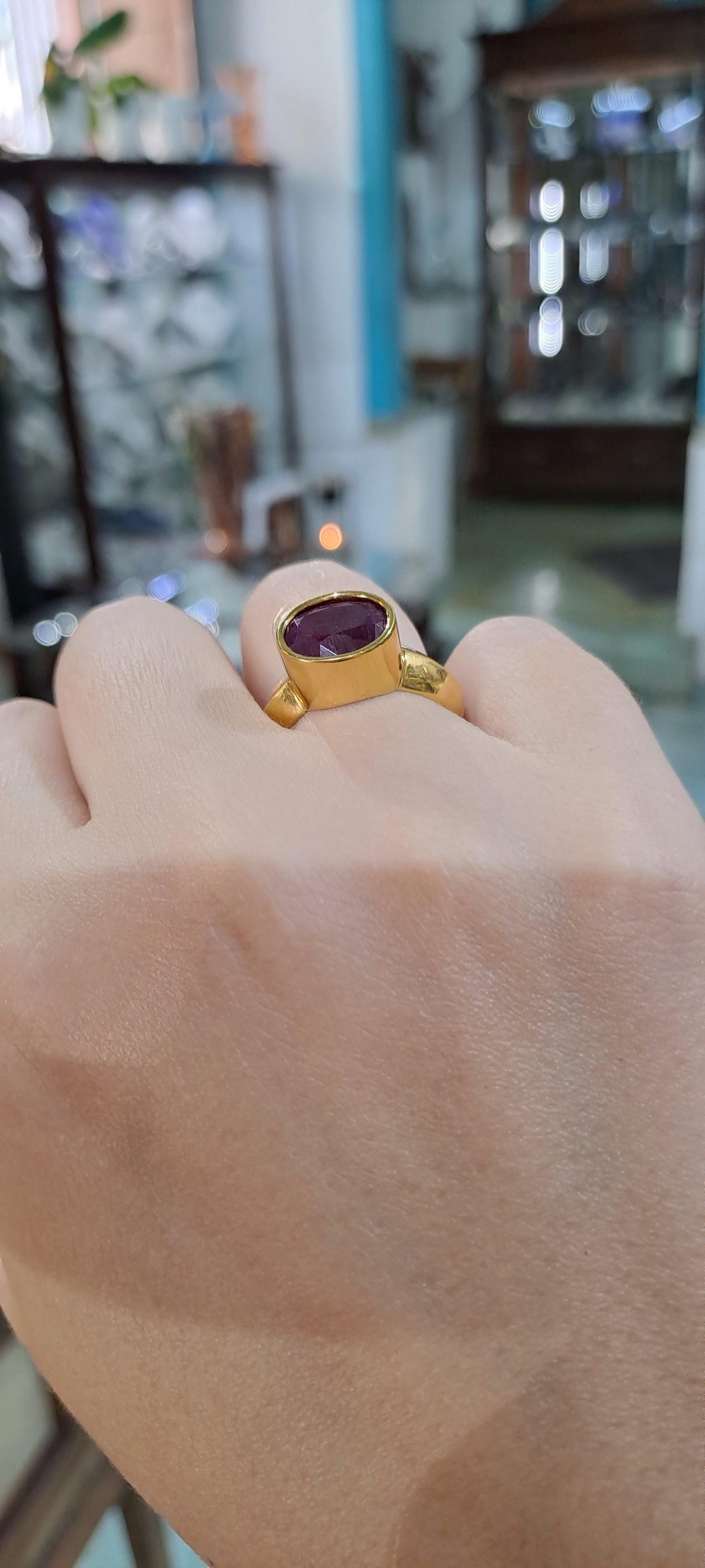 Ring in 18k gold with a ruby (B-119)